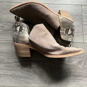 Dolce Vita Camel Snake Print Transitional Heeled Booties Size 8.5